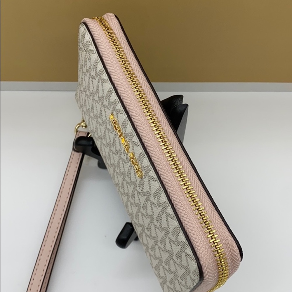 MICHAEL KORS LARGE FLAT MF PHONE CASE POWDER BLUSH - Picture 5 of 16